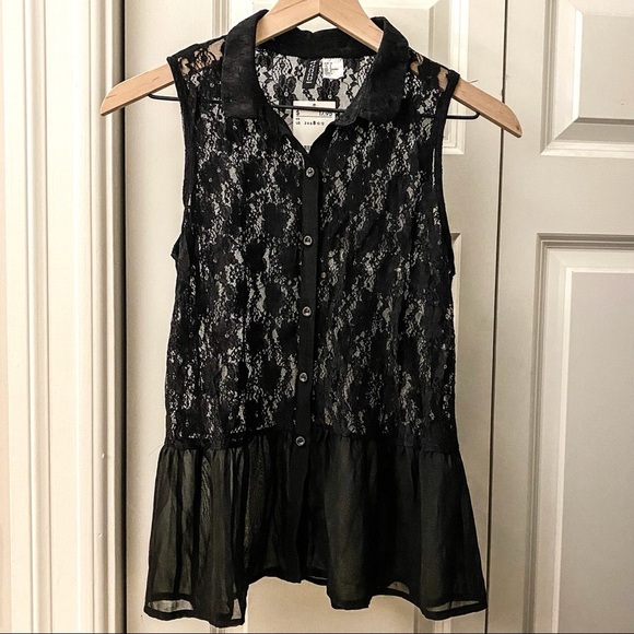 H&M | Sleeveless Lace Button-Up Top - Picture 1 of 9